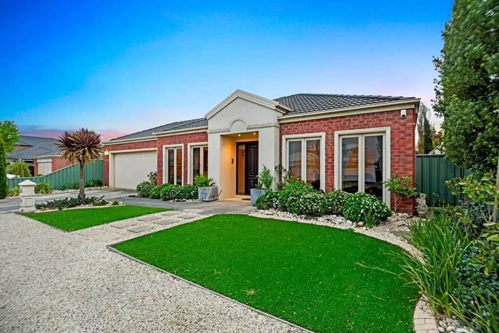 Main view of Homely house listing, 8 St Andrews Place, Lake Gardens VIC 3355