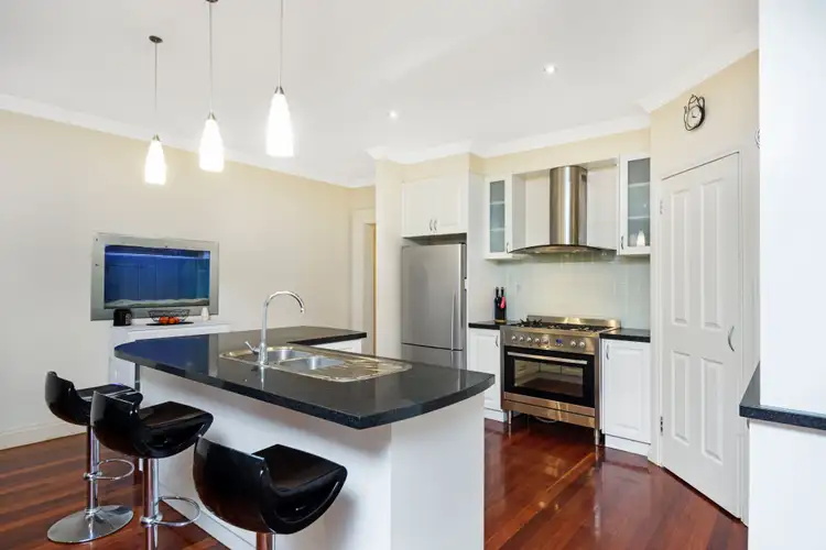 Fifth view of Homely house listing, 8 St Andrews Place, Lake Gardens VIC 3355
