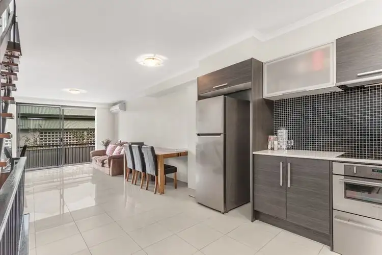 Main view of Homely unit listing, 2/32 Garrick Terrace, Herston QLD 4006