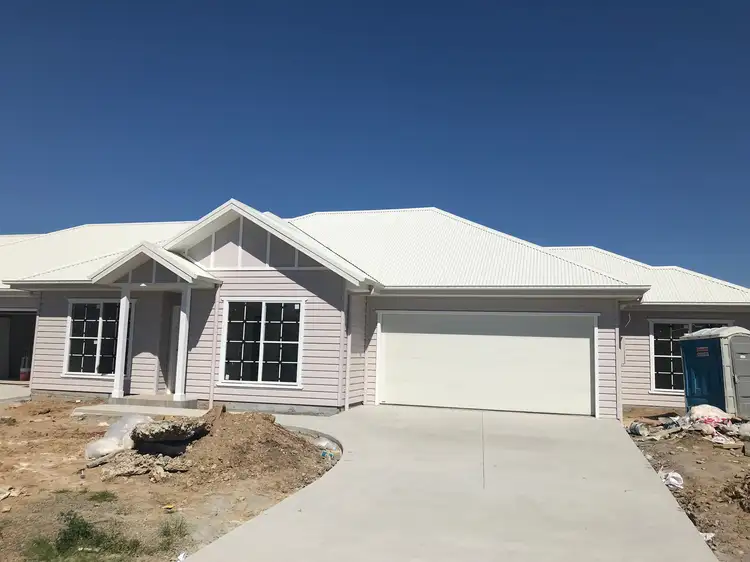 128A Hampshire Boulevard, Spring Farm NSW 2570