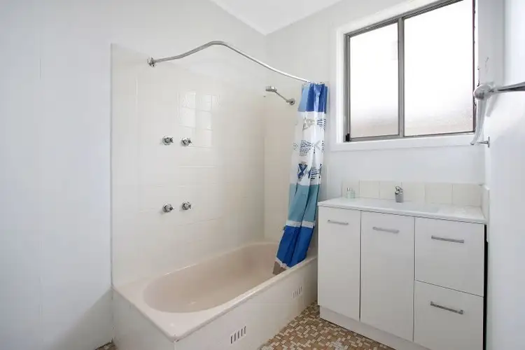 Fourth view of Homely unit listing, 5/1040 Corella Street, North Albury NSW 2640