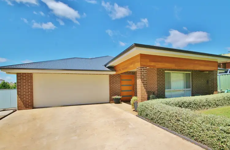 16 Orchard Street, Young NSW 2594