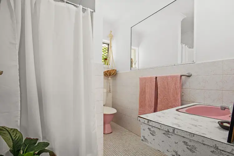 Fifth view of Homely unit listing, 4/43 Arthur Street, Mermaid Beach QLD 4218