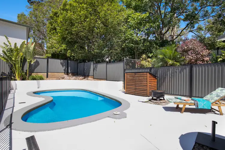 20 Noreen Street, Chapel Hill QLD 4069