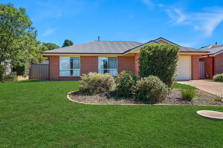 1/2 Madin Place, Estella NSW 2650