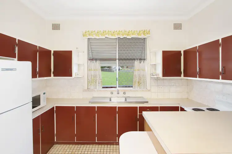Fifth view of Homely house listing, 4 Mathews Street, Tamworth NSW 2340