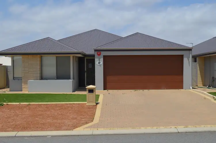 4B Niobe Street