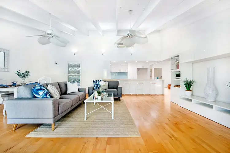 10 Salacia Avenue, Mermaid Waters QLD 4218