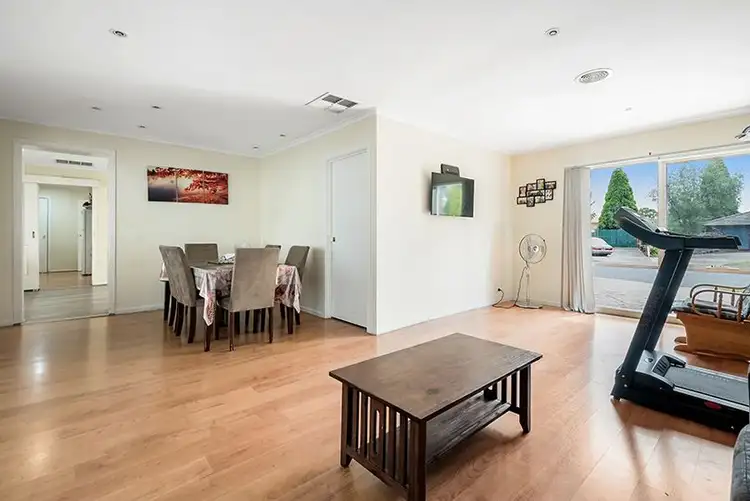 Fifth view of Homely house listing, 5 Burridge Close, Mill Park VIC 3082