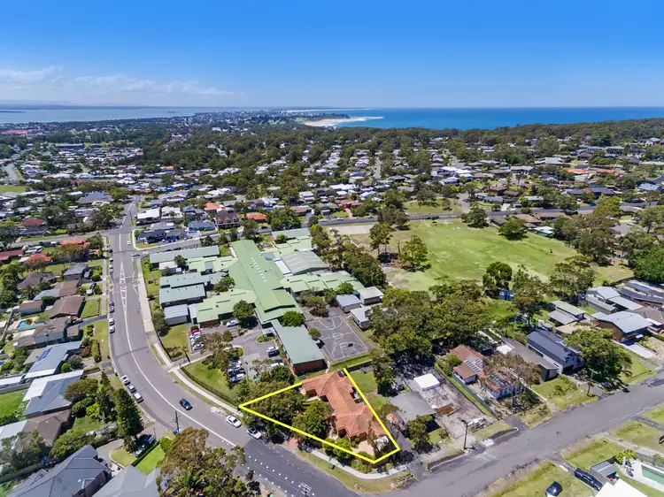 1/2 Keats Avenue, Bateau Bay NSW 2261