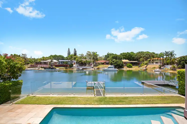 7 Andrew Avenue, Broadbeach Waters QLD 4218