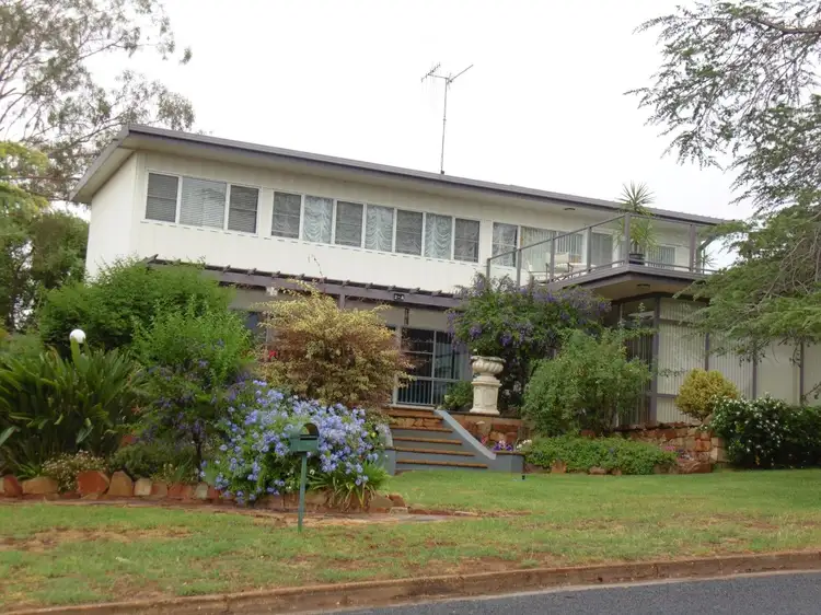 2-4 Evans Parade, Parkes NSW 2870