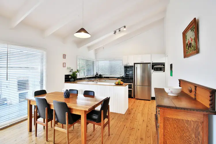 7 Monk Crescent, Bomaderry NSW 2541