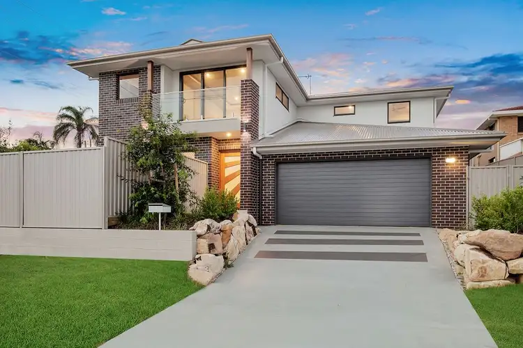 2/19 Fourth Avenue, Labrador QLD 4215