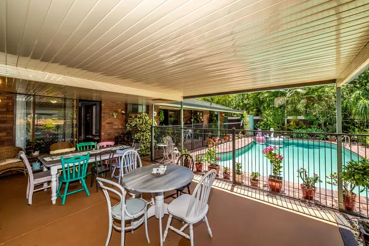 6 Kula Close, Benowa QLD 4217