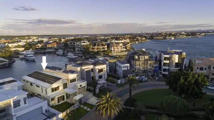 18 Hampton Court, Sovereign Islands QLD 4216