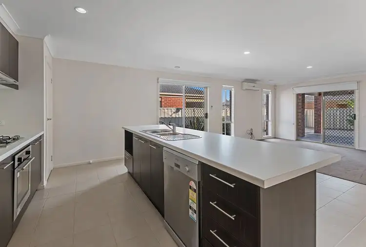 Fifth view of Homely house listing, 32 Ballybunion Avenue, Craigieburn VIC 3064