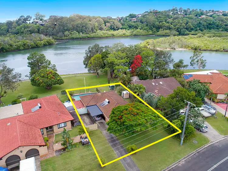 107 Sunset Boulevard, Tweed Heads West NSW 2485