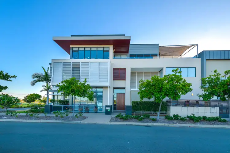 16 River Vista Way, Paradise Point QLD 4216
