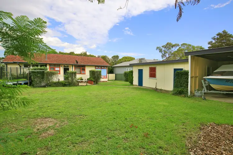 10 Brinawarr Street, Bomaderry NSW 2541