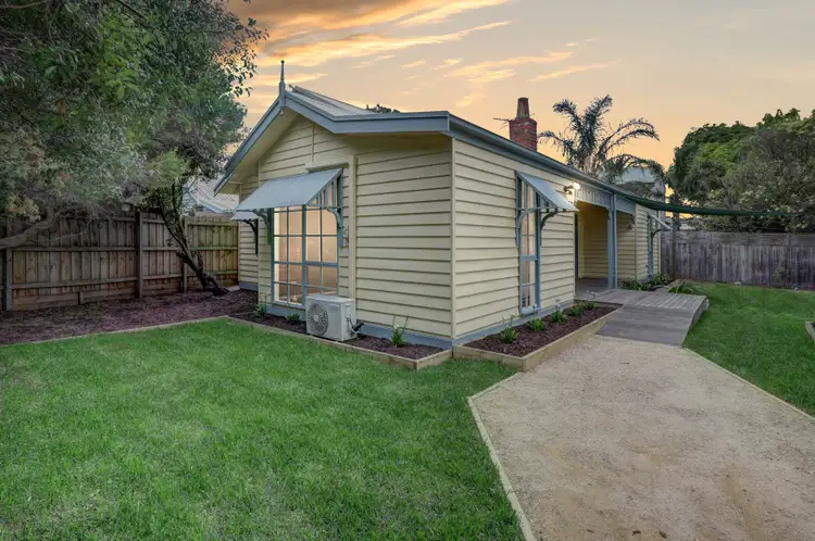1A Maysbury Avenue, Rosebud VIC 3939