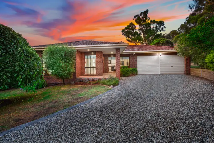 11 Thomas Lawford Place, Croydon Hills VIC 3136