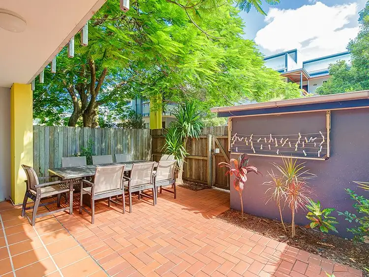 2/30 Cork Street, Yeronga QLD 4104