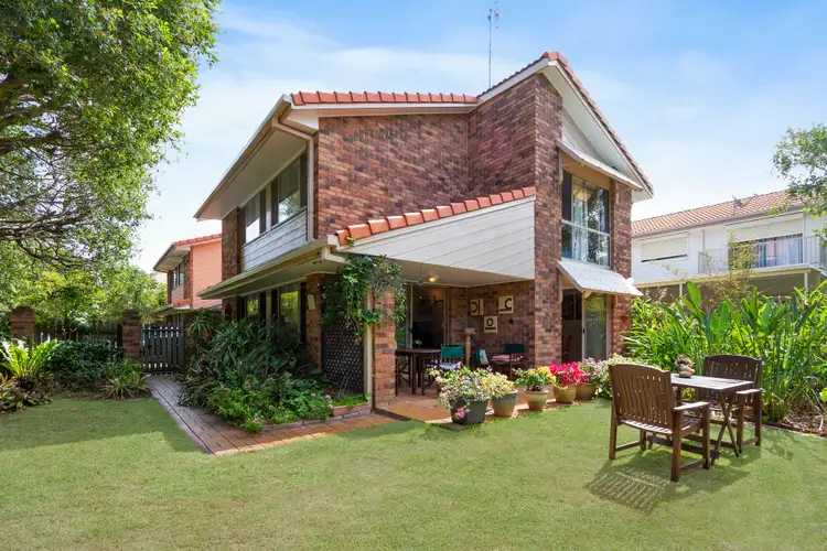 2/172 Muir Street, Labrador QLD 4215