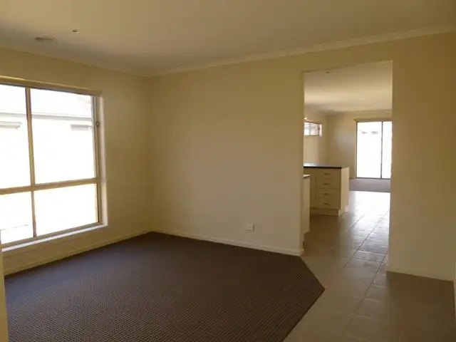 Fifth view of Homely house listing, 22 Shakespeare Court, Drouin VIC 3818