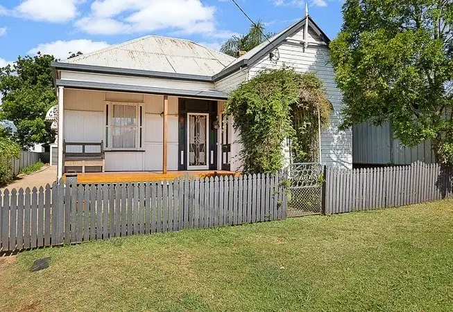 8 Peardon Street, South Toowoomba QLD 4350