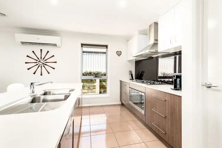 Fifth view of Homely house listing, 6 Valleyview Grove, Drouin VIC 3818