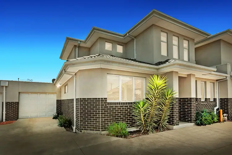 2/27 Waratah Avenue, Tullamarine VIC 3043