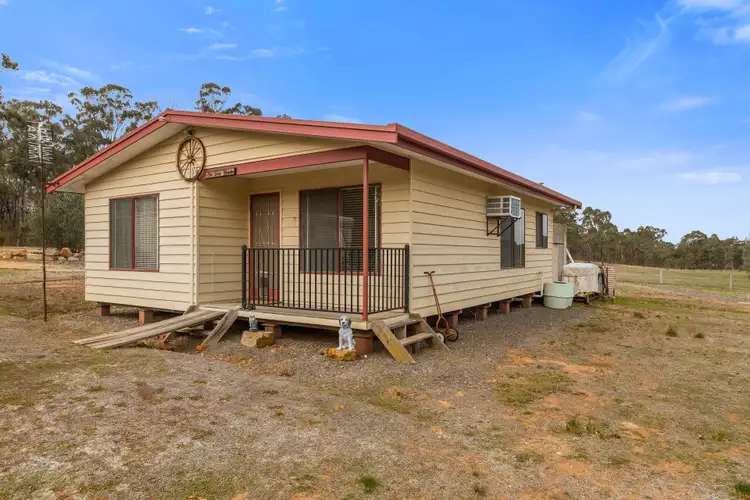 37 Benson Road, Waanyarra VIC 3551