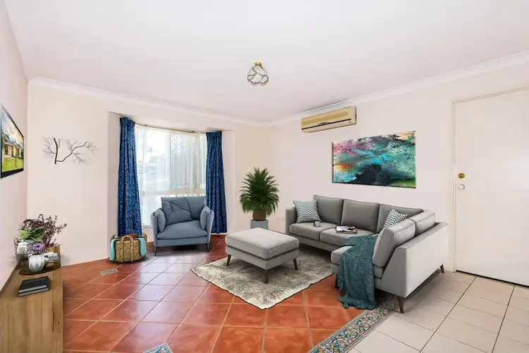 8 Mandeville Place, Regents Park QLD 4118