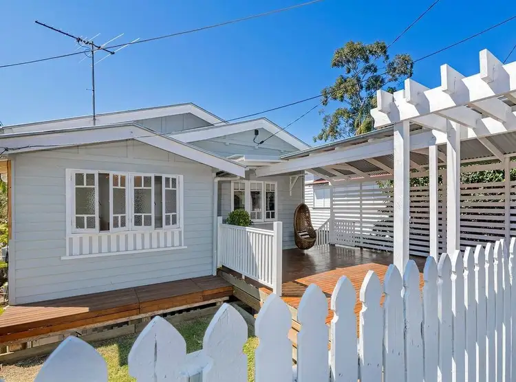 14 Elliot Street, Norman Park QLD 4170