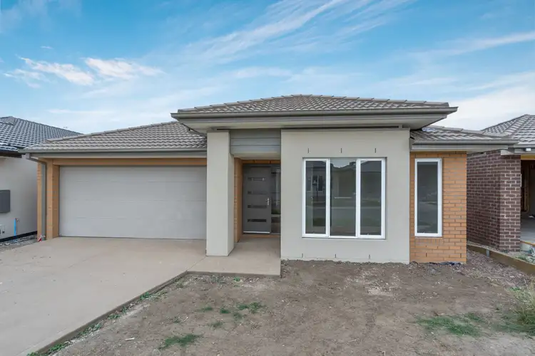 9 Featherwood Crescent