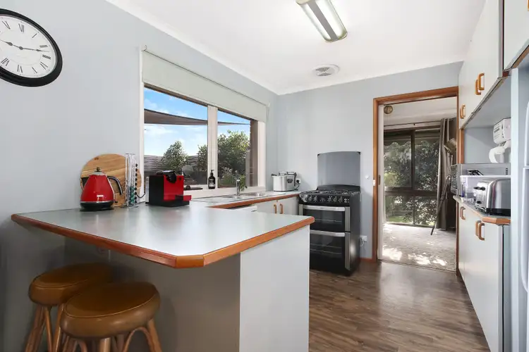 Fifth view of Homely house listing, 2 Burns Court, West Wodonga VIC 3690