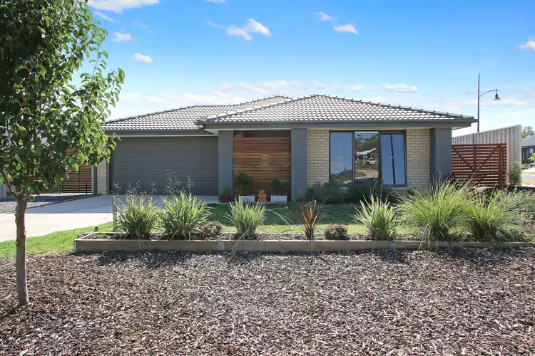 Main view of Homely house listing, 2 Ruthven Circuit, Wodonga VIC 3690