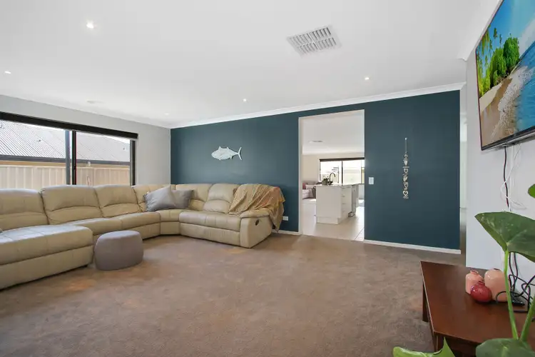 Sixth view of Homely house listing, 2 Ruthven Circuit, Wodonga VIC 3690