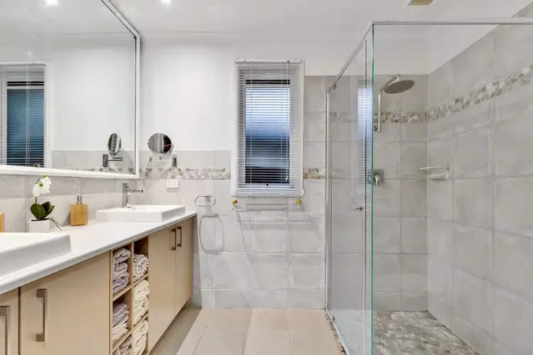 Sixth view of Homely house listing, 10 Birtinya Court, Frankston VIC 3199