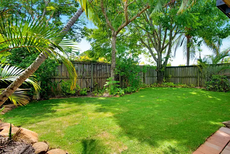4 Illaura Street, Mermaid Waters QLD 4218