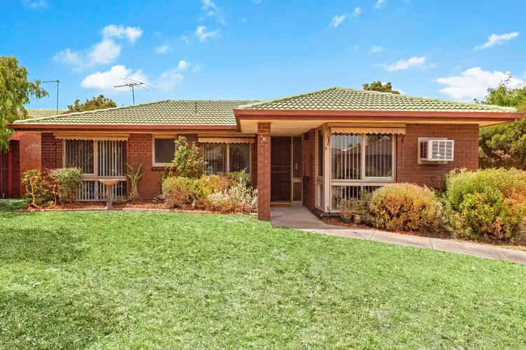 8 Pace Crescent, Chelsea VIC 3196