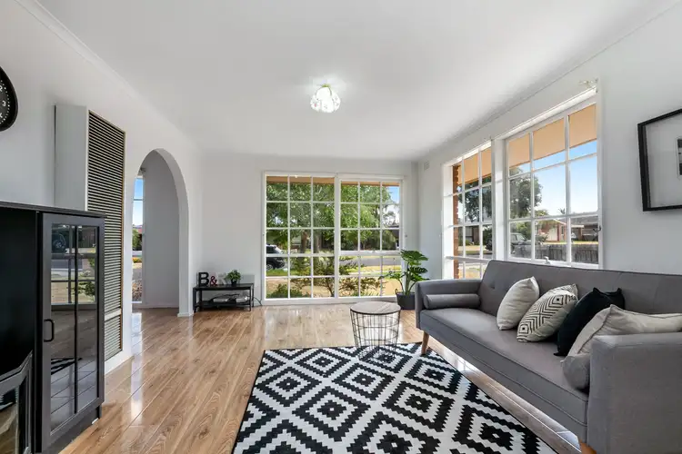 10 Wenden Road, Mill Park VIC 3082