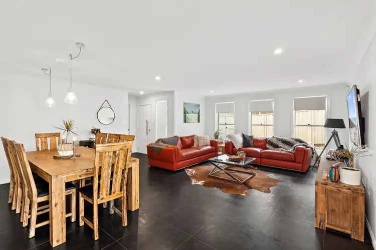 92 Lake Entrance Road, Oak Flats NSW 2529