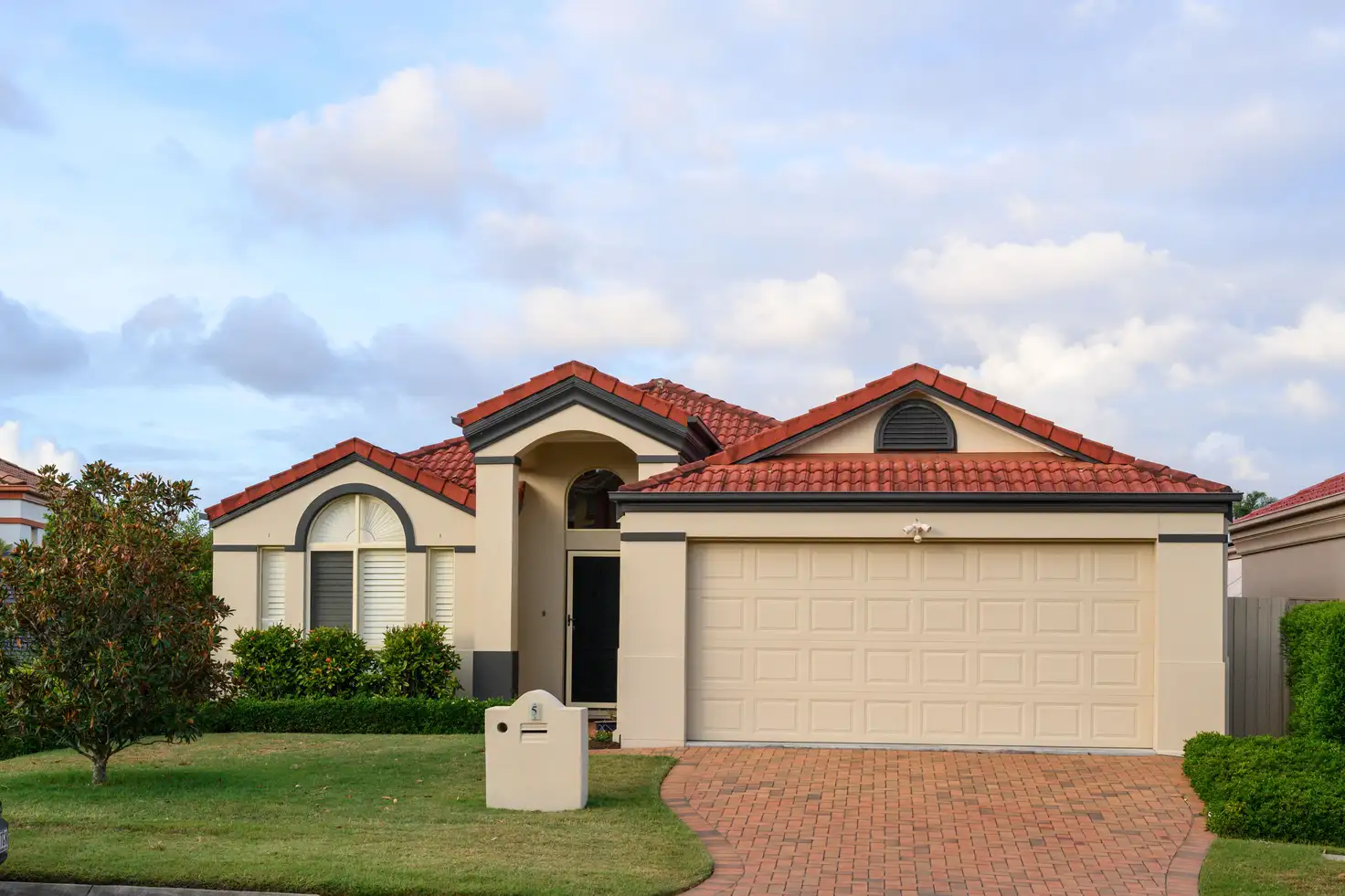 Main view of Homely house listing, 5 Dorval Close, Mansfield QLD 4122