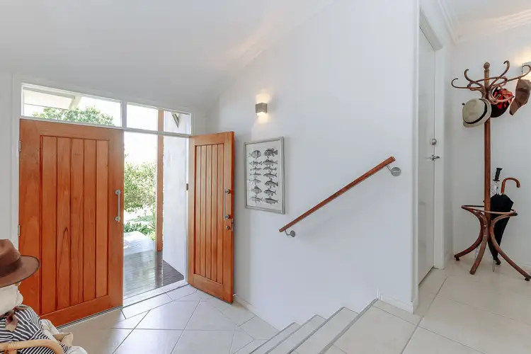8 Viewpoint Way, New Auckland QLD 4680