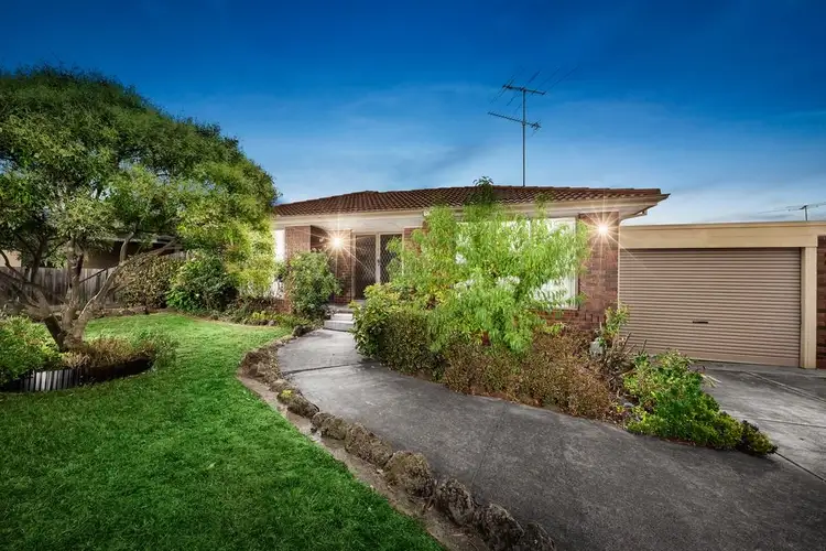 18 Cloverlea Drive, Wantirna VIC 3152