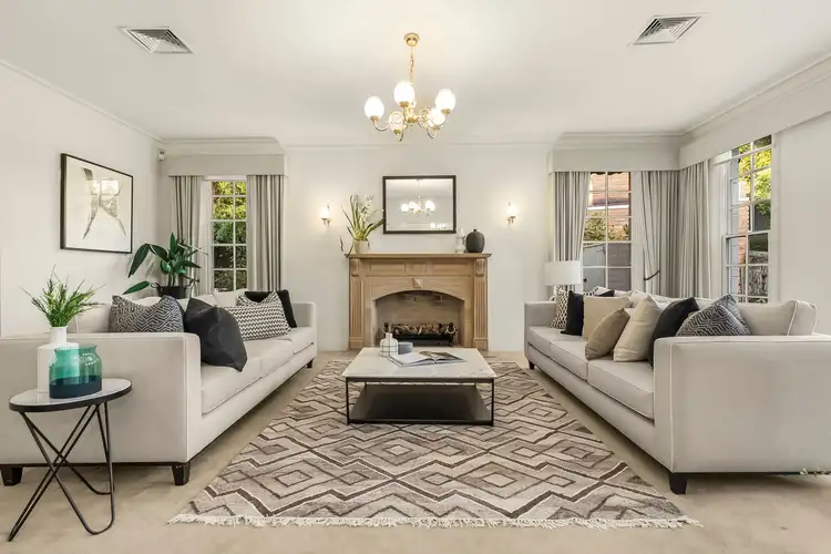 2 Bishop Court, Mount Waverley VIC 3149