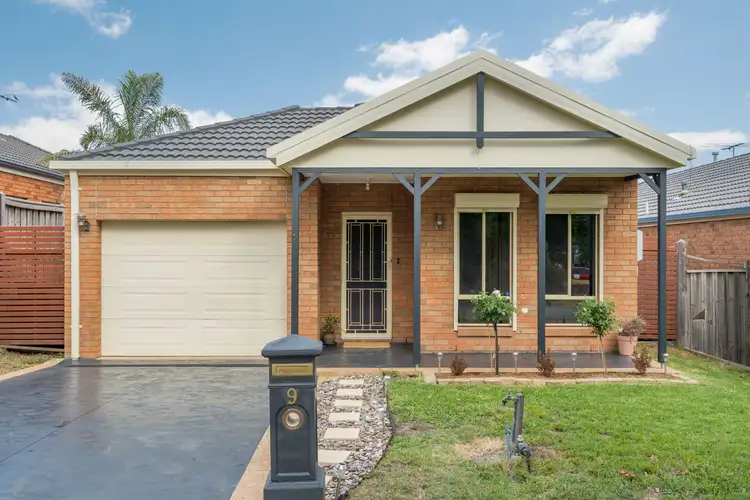 9 Hoxton Crescent, Craigieburn VIC 3064