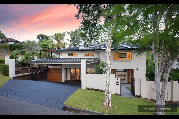 2 Fiona Street, Chapel Hill QLD 4069